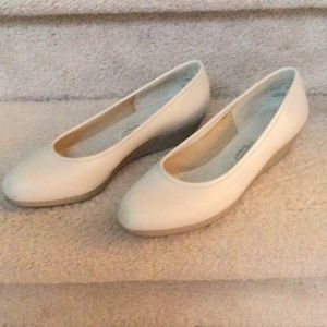 Comfort by Rockport low wedge leather